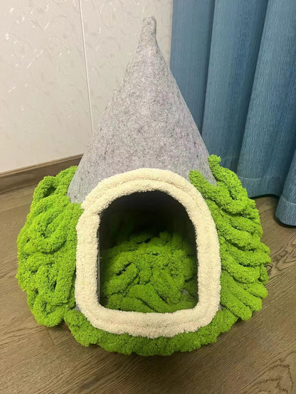 Christmas Handmade Felt Indoor Tent Style Enclosed Cat Nest